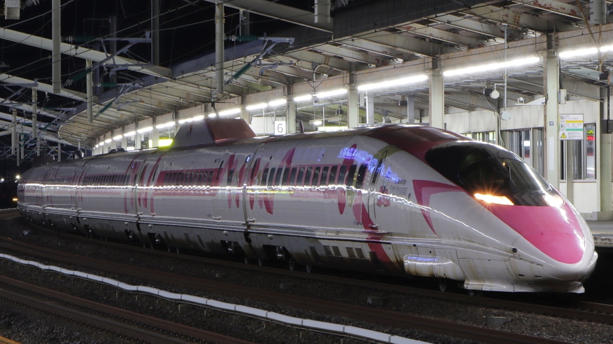 JR西】500系V2編成「ハローキティ新幹線」が夜間に送り込み回送 |2nd