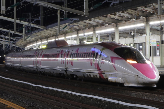 【JR西】500系V2編成「ハローキティ新幹線」が夜間に送り込み回送を徳山駅で撮影した写真