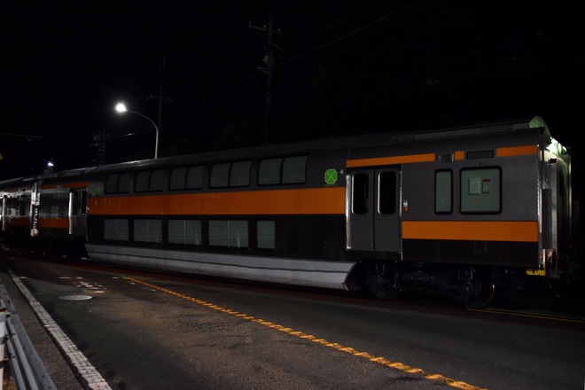 【JR東】E233系0番台グリーン車サロE232-2、サロE233-2 J-TREC横浜事業所出場