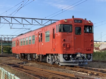 キハ47 区名札 キ ハ47 – 5000 復活首都圏色・新津運輸区タラコ色コンビが入線