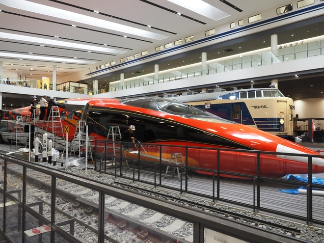 【JR西】500系521-1に「500 TYPE EVA-02」仕様ラッピングを京都鉄道博物館で撮影した写真