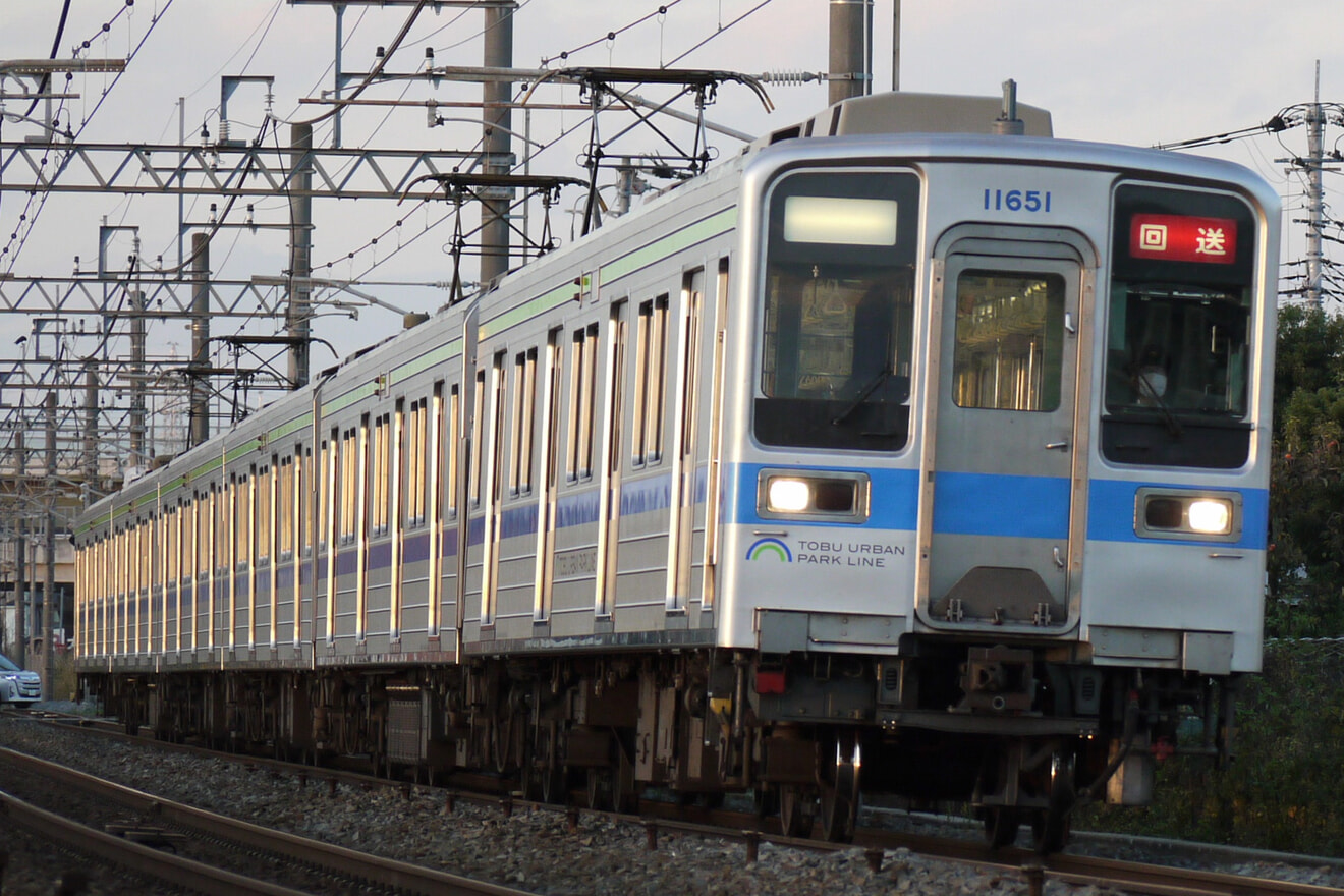 【東武】10030型11651F車輪転削返却回送の拡大写真