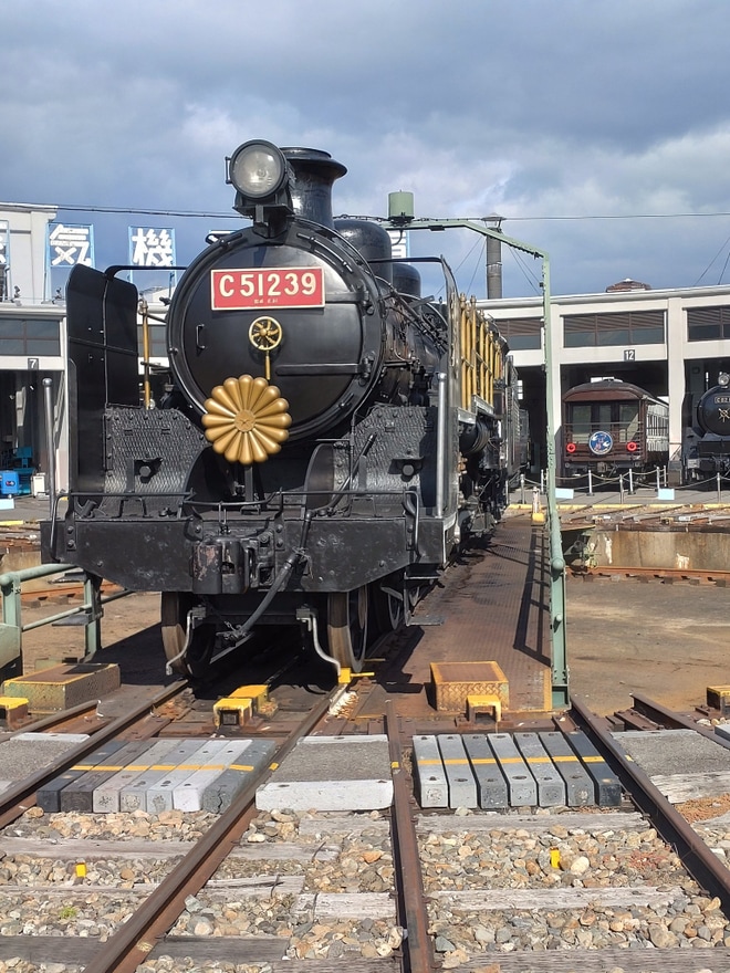 【JR西】C51-239が京都鉄道博物館の転車台へ展示を京都鉄道博物館で撮影した写真