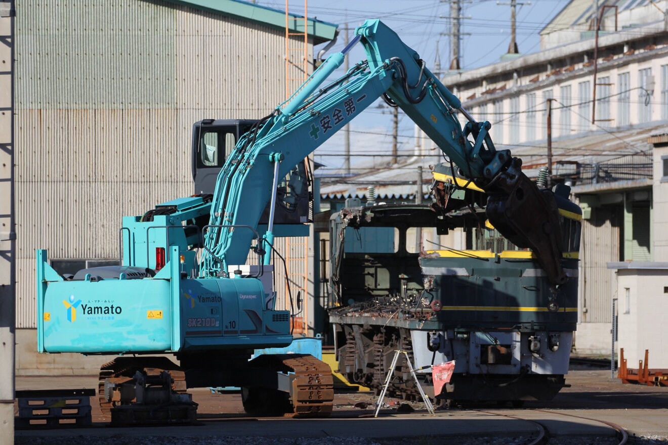 【JR西】EF81−114が金沢総合車両所松任本所で解体の拡大写真