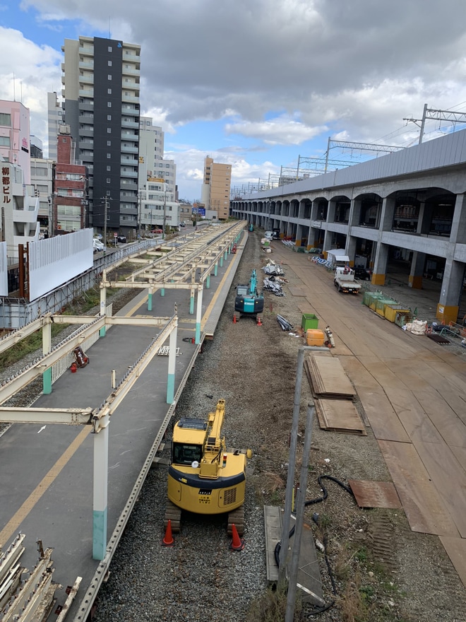 【JR東】新潟駅の地上ホーム8・9番線ホーム解体中を新潟駅で撮影した写真