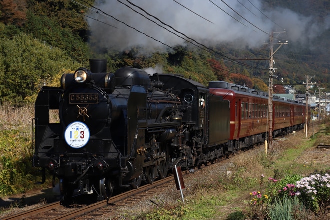 【秩鉄】SLパレオエクスプレスが「SL秩父鉄道創立123周年記念号」として運転を不明で撮影した写真