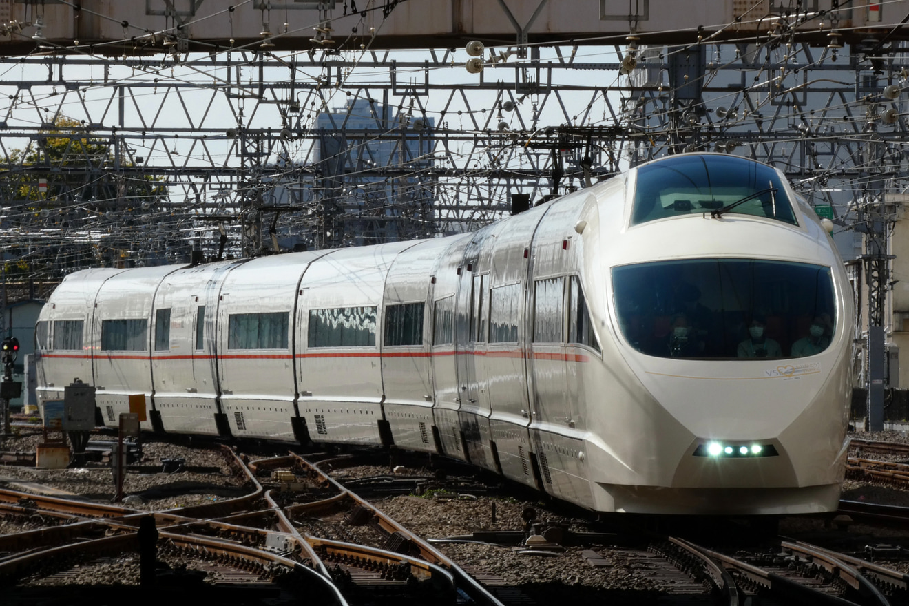 【JR東】「小田急ロマンスカー・VSEとJR相模線E131系で行くトライアングルツアー」を催行(小田急パート）の拡大写真