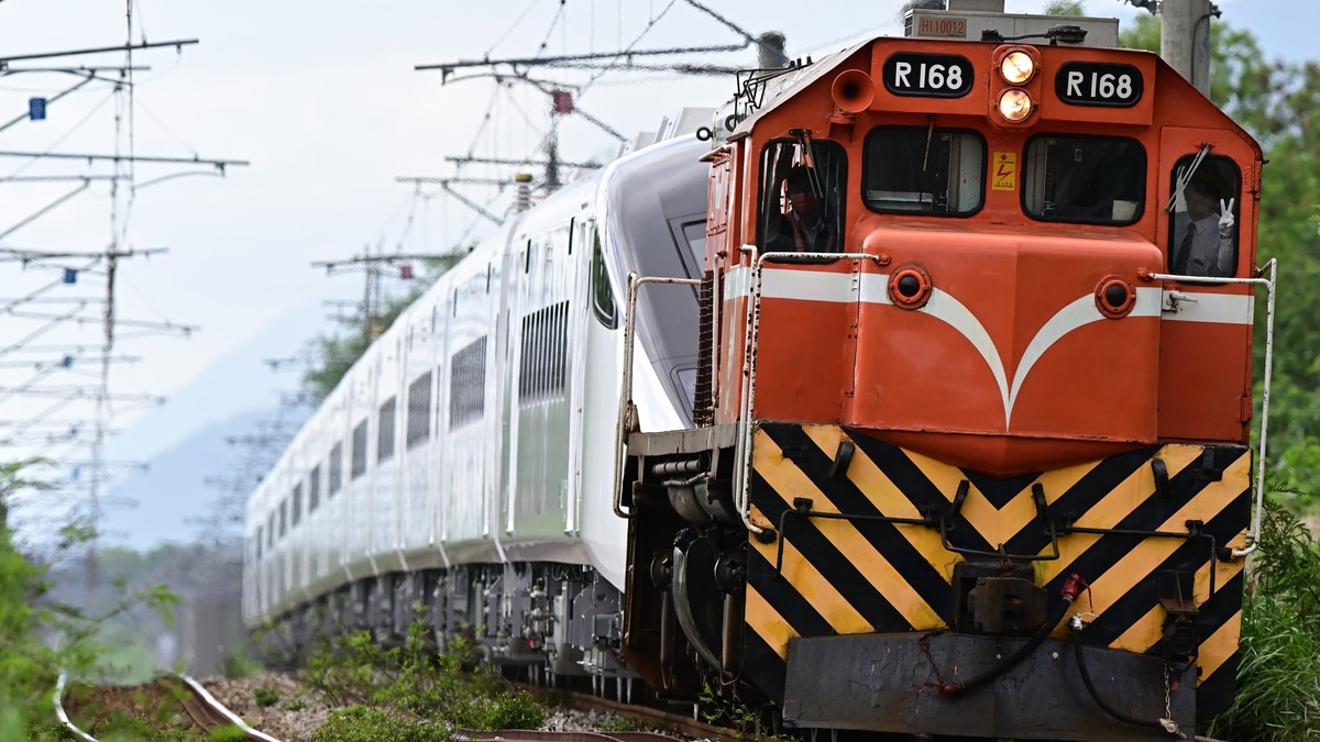 台湾鉄道雑誌　典蔵版鉄道新旅（鐵道新旅）2冊　縦貫線北段・南段 典藏版鐵道新旅: 縱貫線北段(新版) | 誠品線上