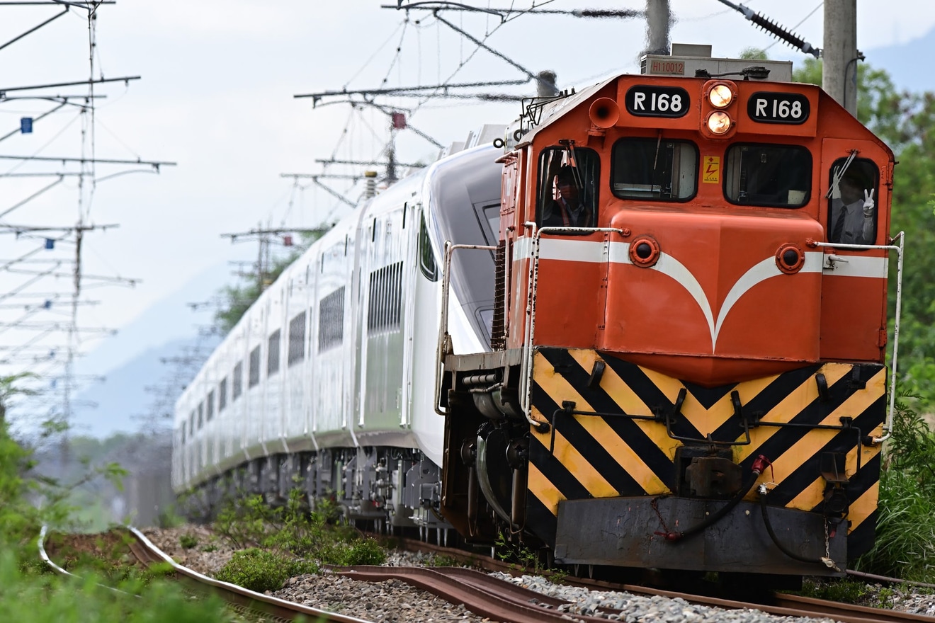 【台鐵】EMU3000型第23編成が輸送の拡大写真