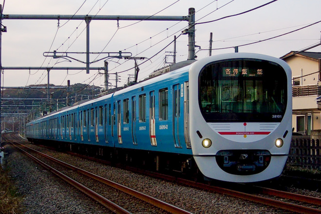 【西武】 30000系38101F「DORAEMON-GO!」が特別運用で秩父線内に入線