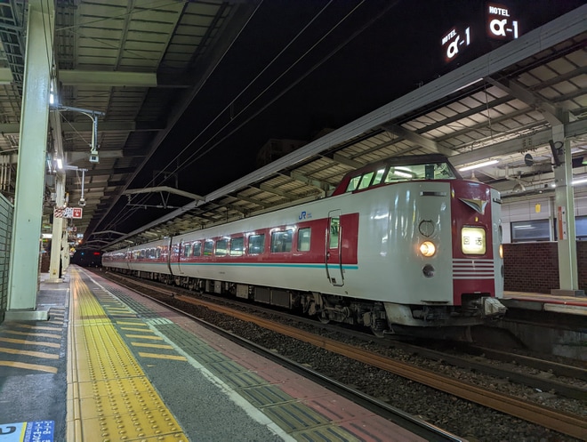 【JR西】381系「やくも5号」がDD51-1186により救援回送を松江駅で撮影した写真
