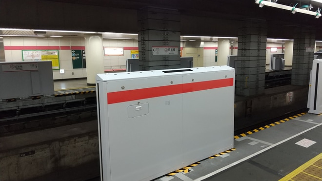 【都営】5300形5320編成によるホームドア輸送を日本橋駅で撮影した写真