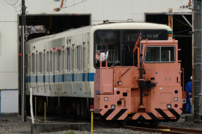 【小田急】8000形8259×6(8259F)廃車に伴うクーラー・部品撤去を大野総合車両所で撮影した写真