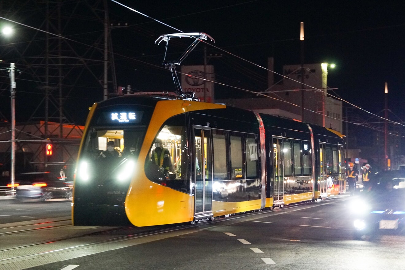 【宇都宮LRT】HU300形306編成を使用した夜間試運転が開始の拡大写真