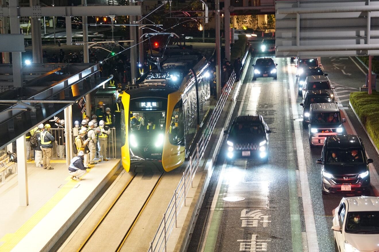 【宇都宮LRT】HU300形306編成を使用した夜間試運転が開始の拡大写真
