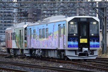 【JR北】H100-80「石北線ラッピング」、H100-81「富良野ラッピング」が旭川運転所へ回送