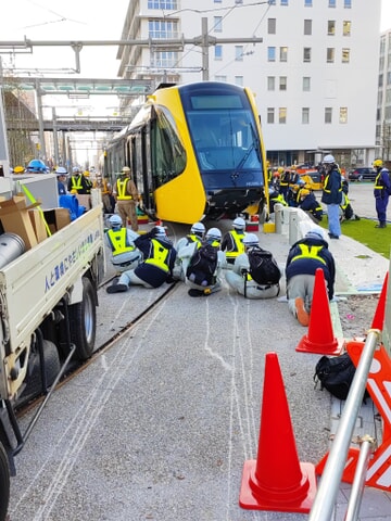 【宇都宮LRT】HU300形306編成を使用した夜間試運転で脱線