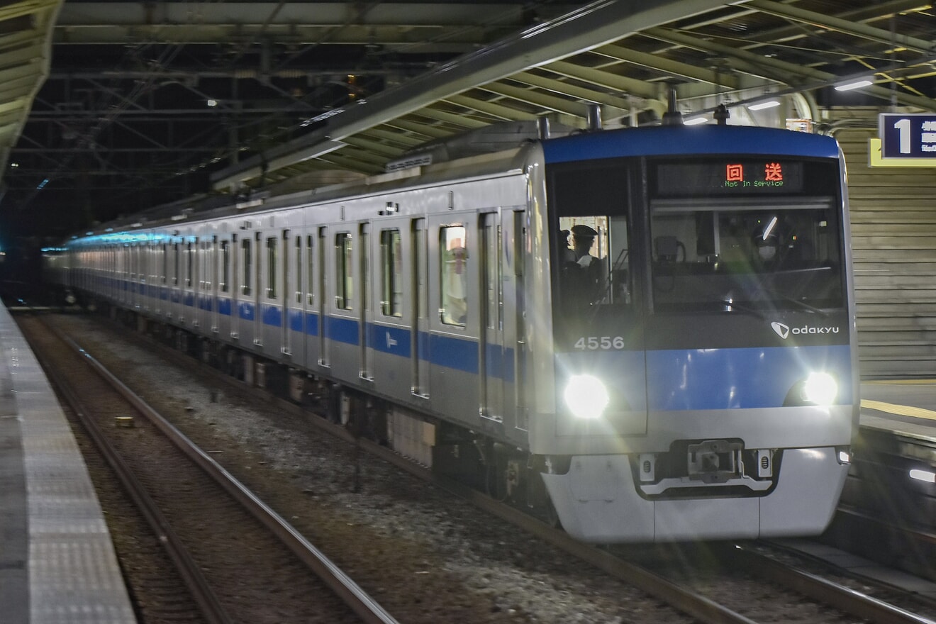 【小田急】4000形4056×10(4056F)を使用したホームドア輸送列車の拡大写真