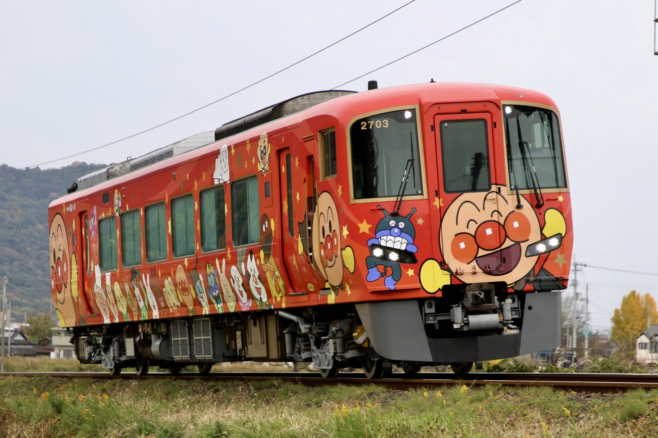 【JR四】2700系2703号車「あかいアンパンマン列車」多度津工場出場試運転の拡大写真