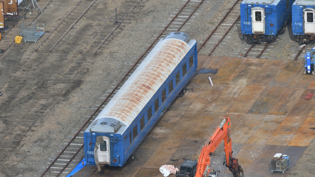 JR東】秋田港駅に留置されている24系客車解体作業開始 |2nd-train鉄道