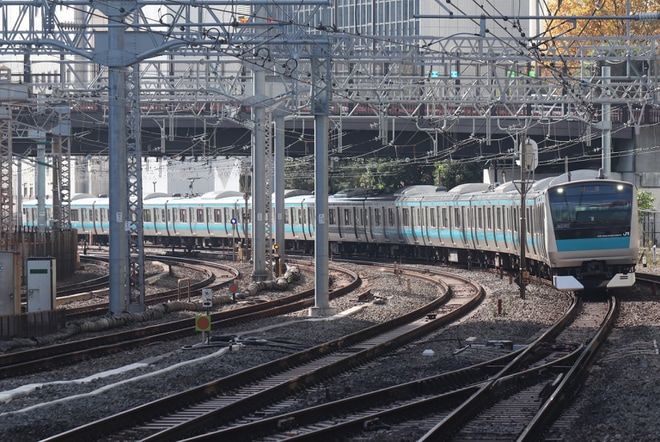【JR東】E233系サイ154編成東京総合車両センター出場回送を田町駅で撮影した写真