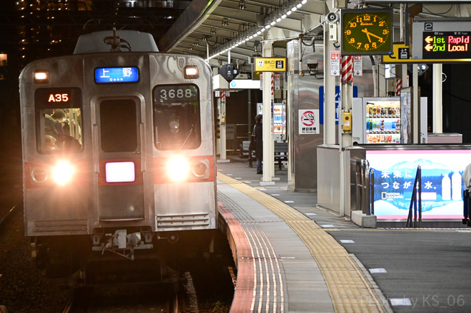 【京成】3600形3688編成(リバイバルカラー)が高砂以西の快速運用に充当を千住大橋駅で撮影した写真