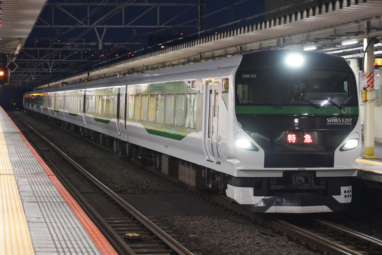 【JR東】E257系5000番台使用 特急湘南国際マラソン号運転の拡大写真