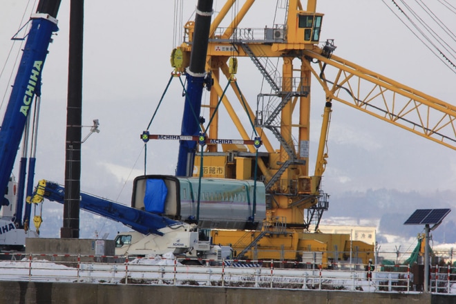 【JR北】H5系H2編成函館港で陸揚げを不明で撮影した写真