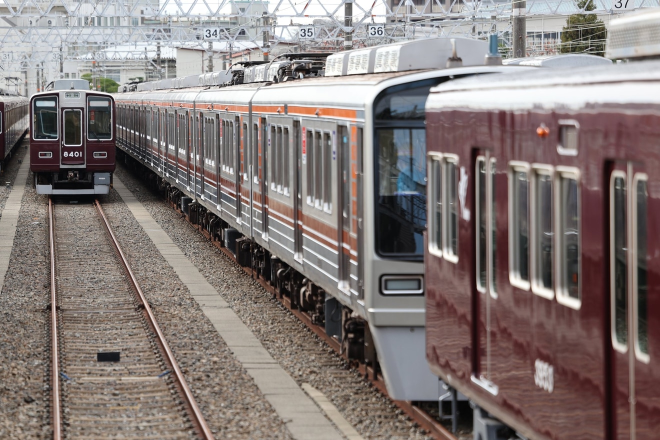 【阪急】8300系8301Fアルナ車両へ入場の拡大写真