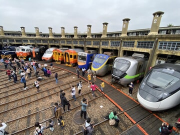 イオカード鉄道開業125周年記念レトロ列車 イオカード鉄道開業125周年記念レトロ列車 - メルカリ