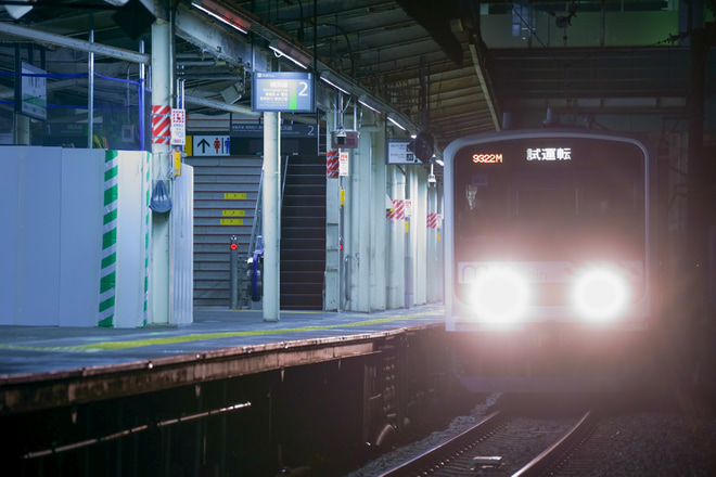 【JR東】209系「Mue-Train」 横浜線試運転を鴨居駅で撮影した写真