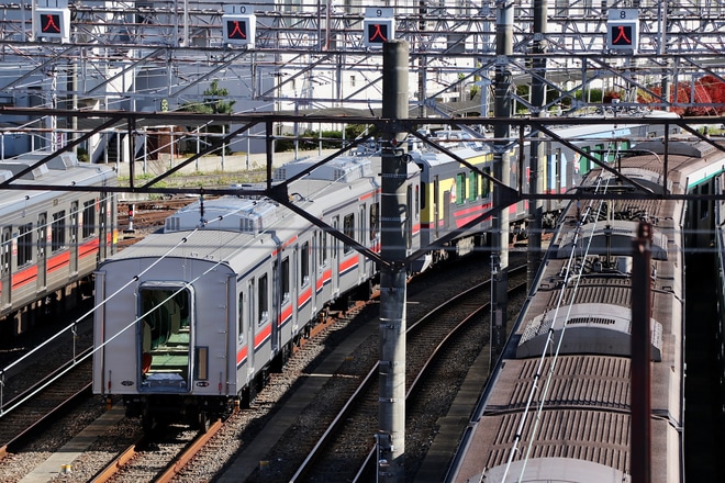 【東急】3000系3011Fが8両編成化を長津田検車区付近で撮影した写真