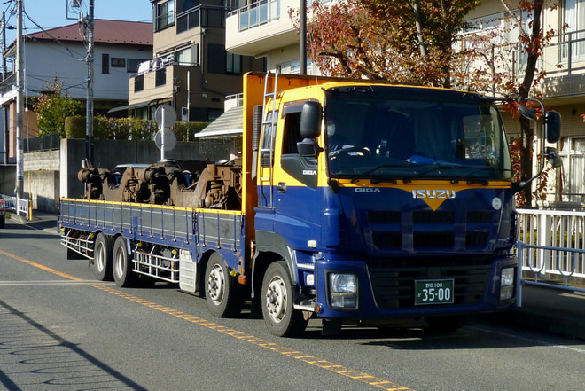 【小田急】8000形8055×4(8055F)廃車に伴う陸送を不明で撮影した写真