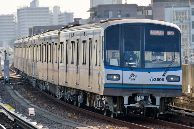 【横市交】3000R形3501F上永谷車両基地出場試運転を新羽駅で撮影した写真