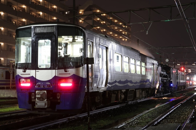 【トキ鉄】D51-827の糸魚川の回送に合わせて「夜のD51スペシャル撮影会」ツアーを直江津駅で撮影した写真
