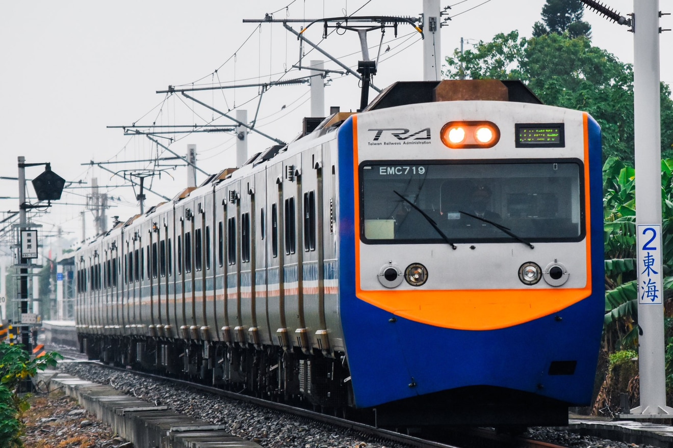 【台鐵】EMU700形が南廻線を代走の拡大写真