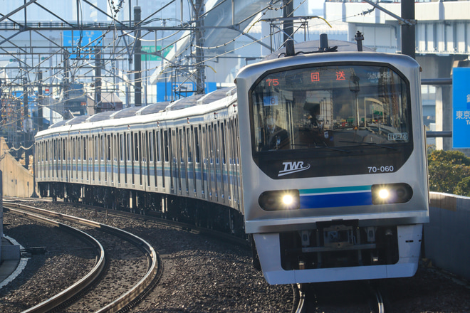 【東臨】70-000形Z6編成(70-060F) 東京総合車両センター出場回送を東雲駅で撮影した写真