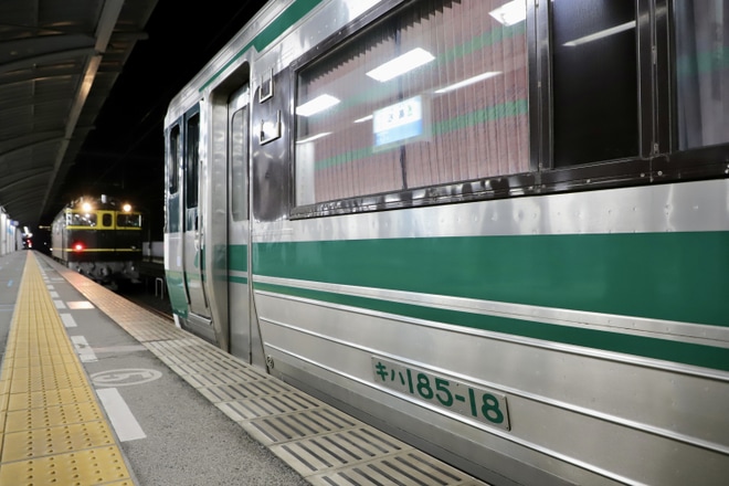 【JR四】キハ185系2両が京都鉄道博物館から配給輸送