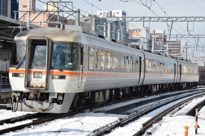 【JR海】キハ85系3両の回送列車を不明で撮影した写真