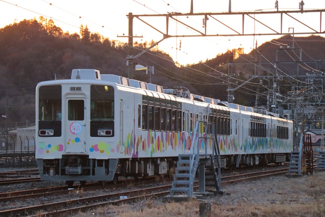 【東武】特急「スカイツリートレイン」を臨時運行に伴い634型が葛生へを葛生駅で撮影した写真