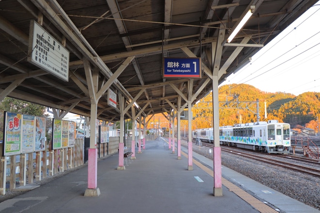 【東武】特急「スカイツリートレイン」を臨時運行に伴い634型が葛生へを葛生駅で撮影した写真