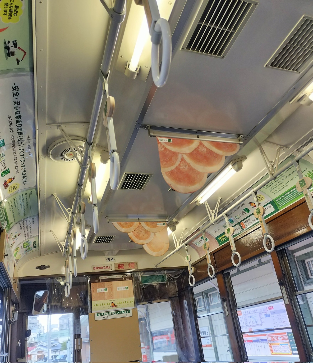 【伊予鉄】「媛ひのき・媛すぎ電車」ヘッドマークを取り付けの拡大写真