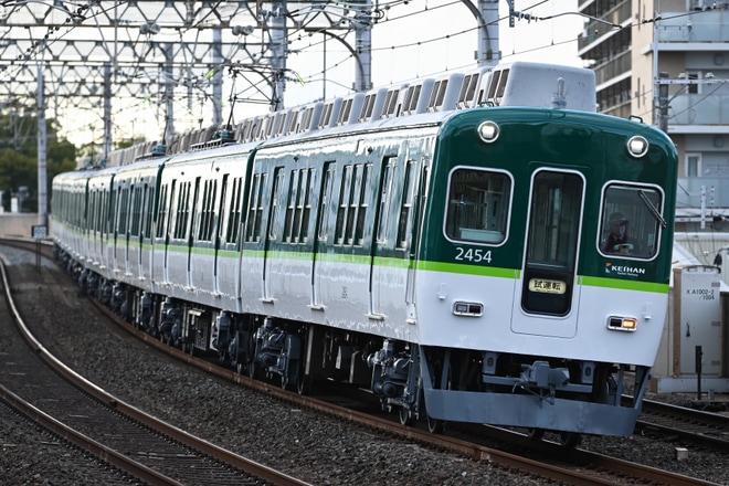 【京阪】2400系2454F寝屋川車庫出場試運転を大和田駅で撮影した写真