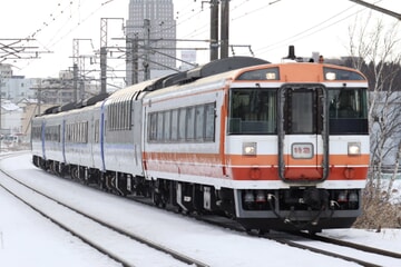 【JR北】旭川行きのキハ183系5両使用(新特急色付)の臨時特急