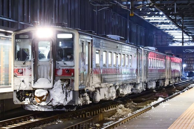 【JR北】特急サロベツ2号をキハ54系2両が代走を旭川駅で撮影した写真