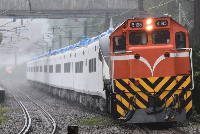 【台鐵】EMU3000型第25編成が輸送を不明で撮影した写真