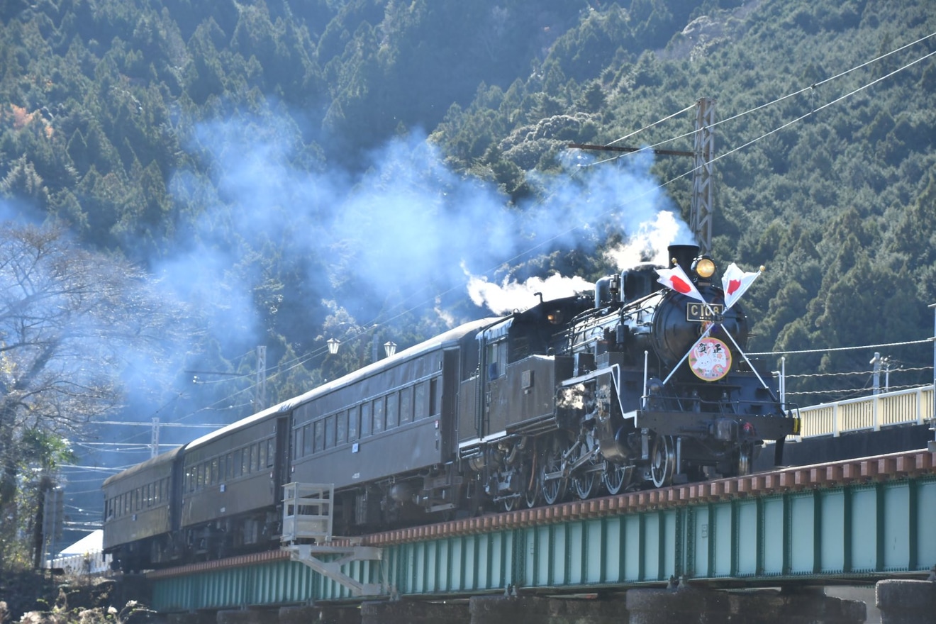 【大鐵】「新春開運号」ヘッドマークを取り付け開始の拡大写真