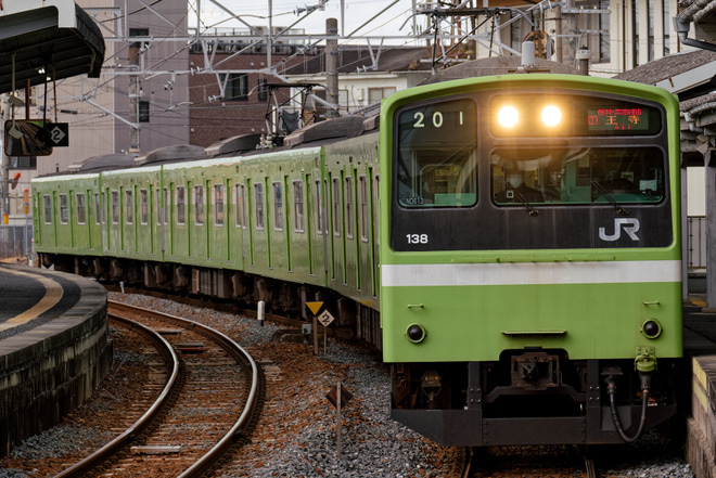 【JR西】桜井線正月多客臨(平日ダイヤ) 201系が充当を京終駅で撮影した写真