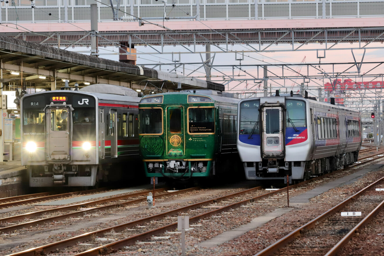 【JR四】N2000系気動車2両が高知から返却回送の拡大写真