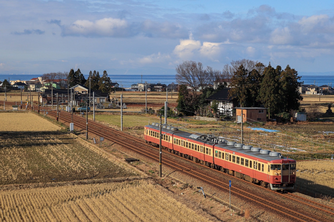 【トキ鉄】413系W01編成交番検査を終えて富山から回送(202301)の拡大写真